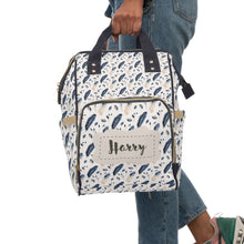 Заредете изображение във визуализатора на галерията – Персонализирана чанта раница за бебешки пелени и принадлежности - Пера в синьо