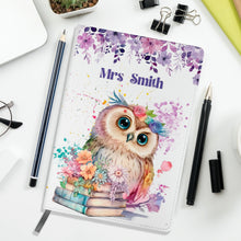 Заредете изображение във визуализатора на галерията – Персонализиран бележник от изкуствена кожа/ или картонена корица за учител - бухалче