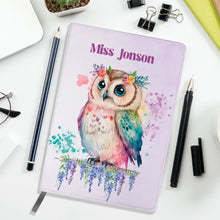 Заредете изображение във визуализатора на галерията – Персонализиран бележник от изкуствена кожа/ или картонена корица за учител - Бухал в лилаво