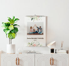 Заредете изображение във визуализатора на галерията – Персонализиран Годишен Календар със снимки по ваше желание - Цветя