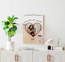 Заредете изображение във визуализатора на галерията – Персонализиран Годишен Календар със снимки по ваше желание - Сърце