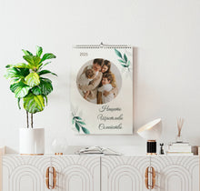 Заредете изображение във визуализатора на галерията – Персонализиран Годишен Календар със снимки по ваше желание - Зелено