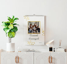 Заредете изображение във визуализатора на галерията – Персонализиран Годишен Календар със снимки по ваше желание - Злато