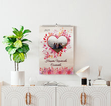 Заредете изображение във визуализатора на галерията – Персонализиран Годишен Календар със снимки по ваше желание - Сърце с цветя