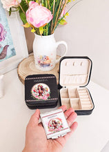 Заредете изображение във визуализатора на галерията – Персонализирана кутия за бижута и огледалце - Българка в черно