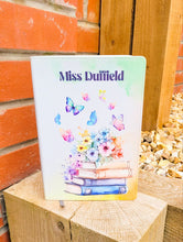 Заредете изображение във визуализатора на галерията – Персонализиран бележник от изкуствена кожа/ или картонена корица за учител -