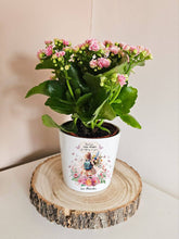 Заредете изображение във визуализатора на галерията – Персонализира саксия подарък за учител -Момиче с букет