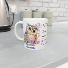 Заредете изображение във визуализатора на галерията – Персонализирана чаша Подарък за учител - Бухал с книга и цветя