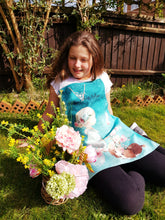 Заредете изображение във визуализатора на галерията – Персонализирана Престилка - Пролетни мотиви