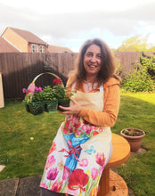 Заредете изображение във визуализатора на галерията – Престилка за Майка и дъщеря - Пролетни Цветя в чадър