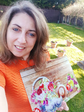 Заредете изображение във визуализатора на галерията – Стъклена дъска за рязане от закаленo стъкло - Български традиционни мотиви