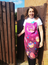 Заредете изображение във визуализатора на галерията – Персонализрана престилка -Baking with love cupcake