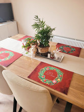 Заредете изображение във визуализатора на галерията – Подложка за хранене - Коледен венец коледна звезда