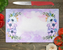 Заредете изображение във визуализатора на галерията – Стъклена дъска за рязане от закаленo стъкло - Цветя в лилаво