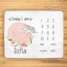 Заредете изображение във визуализатора на галерията – Baby Milestone одеяло за момичета -Слонче