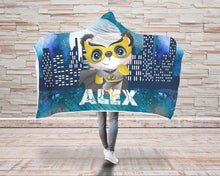 Заредете изображение във визуализатора на галерията – Персонализирано одеяло с качулка - Панда супергерой