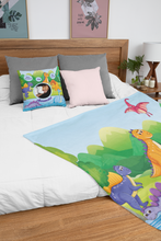 Заредете изображение във визуализатора на галерията – Комплетк Персонализирано Одеяло и Възглавница - Динозаври