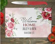 Заредете изображение във визуализатора на галерията – Комплект персонализирана престилка, стъклена дъска и тетрадка за рецепти - Рози