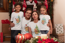 Заредете изображение във визуализатора на галерията – Персонализирана Коледни Тениска за цялото семейство