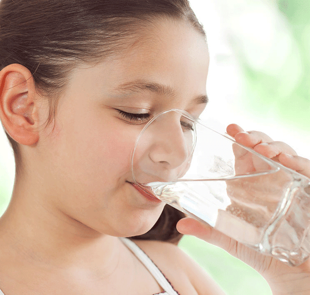 Как да накараме децата да пият повече вода?