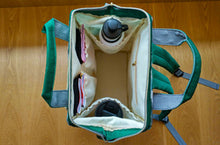 Заредете изображение във визуализатора на галерията – Персонализирана чанта раница за бебешки пелени и принадлежности - Мече за Момиче
