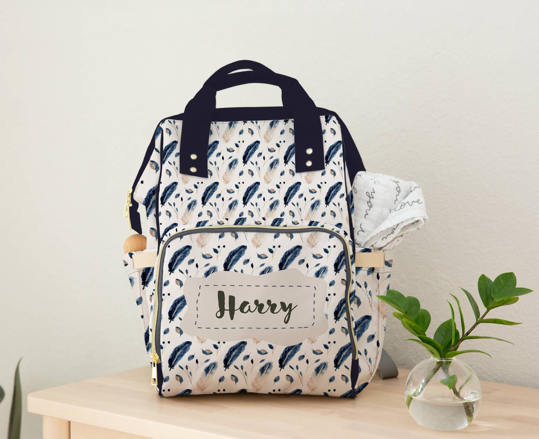 Персонализирана чанта раница за бебешки пелени и принадлежности - Пера в синьо
