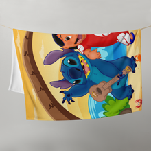 Заредете изображение във визуализатора на галерията – Персонализирано одеяло - Lilo &amp; Stitch
